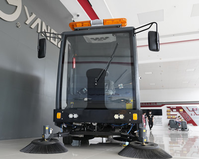 揚(yáng)子電動掃地車