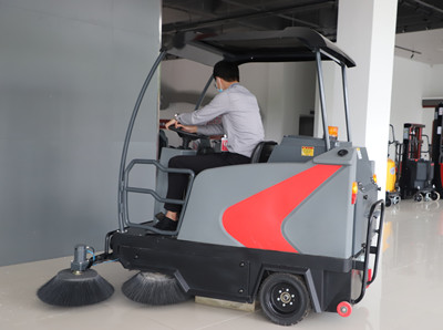 電動(dòng)掃地機(jī) 電動(dòng)掃地機(jī)